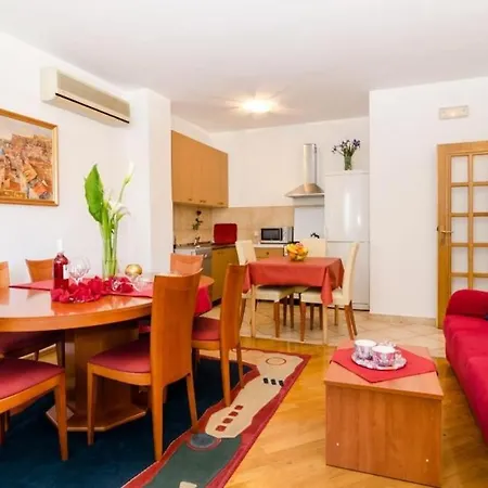 Down Town - One Bedroom With Balcony