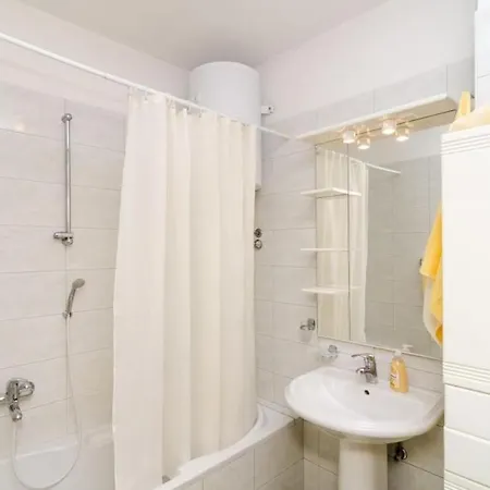 Down Town - One Bedroom With Balcony شقة دوبروفينك