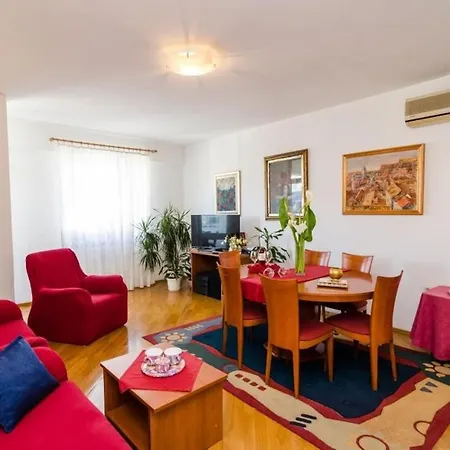 Down Town - One Bedroom With Balcony Apartamento
