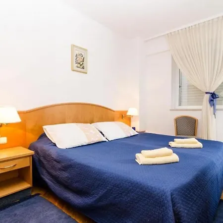 Down Town - One Bedroom With Balcony شقة
