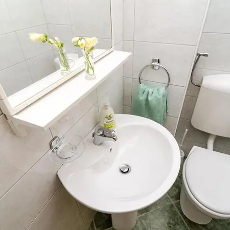 Down Town - One Bedroom With Balcony Apartmán *