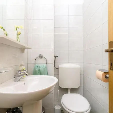 Down Town - One Bedroom With Balcony Apartmán *